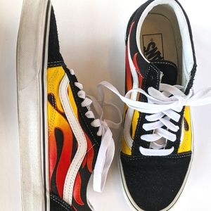 Flame Old Skool Vans size Men's 6.5 Women's 8